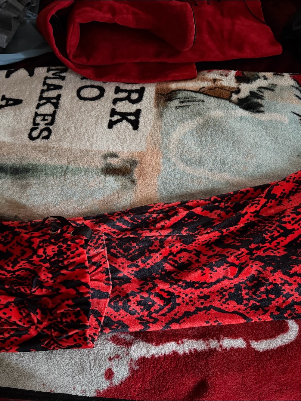 Red and Black Abstract Print Drawstring Pants